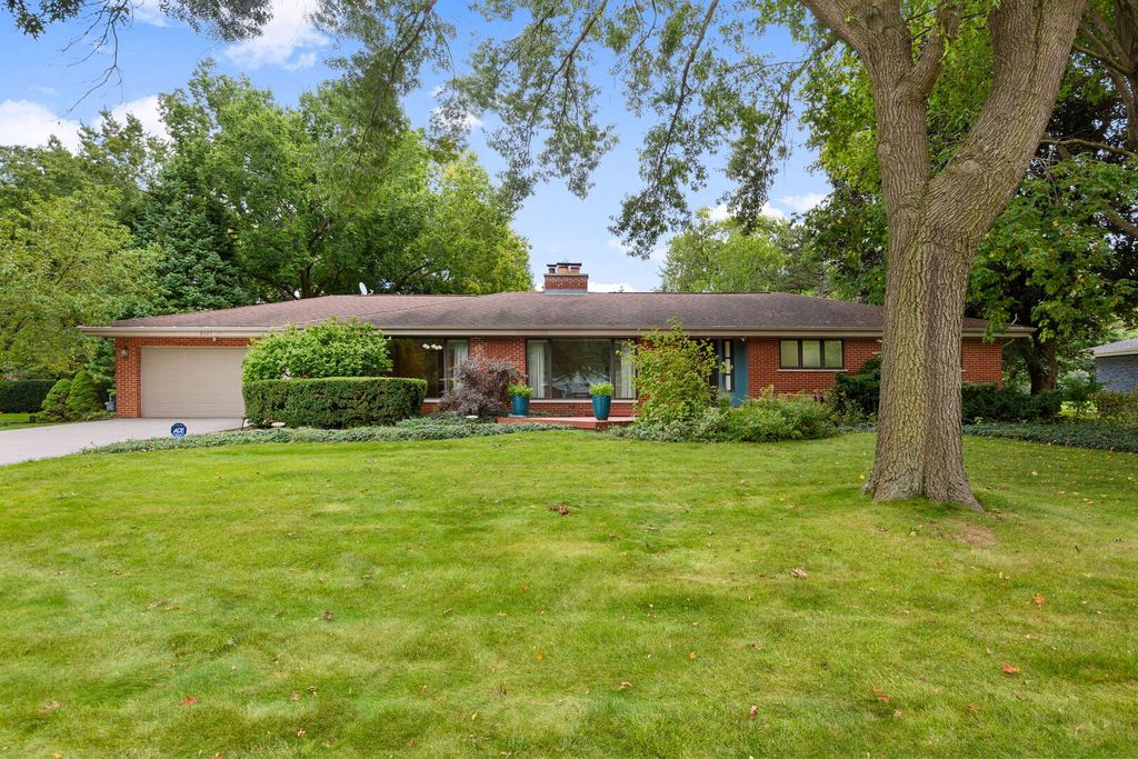 2327 S Circle Drive, Palatine, IL 60067 — exterior
