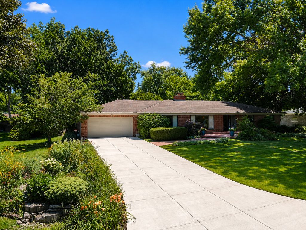 2327 S Circle Drive, Palatine, IL 60067 — photo 2