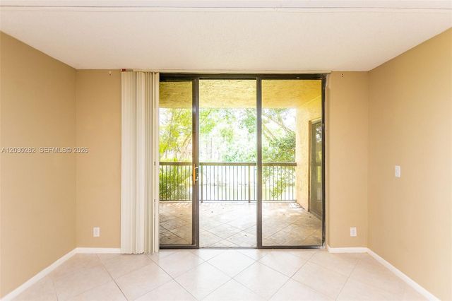 5721 Riverside Drive 202B5, Coral Springs, FL 33067