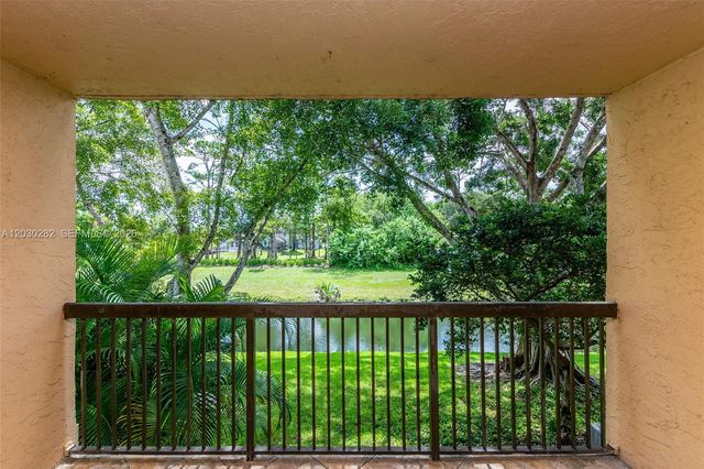 5721 Riverside Drive 202B5, Coral Springs, FL 33067