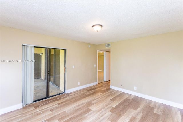 5721 Riverside Drive 202B5, Coral Springs, FL 33067