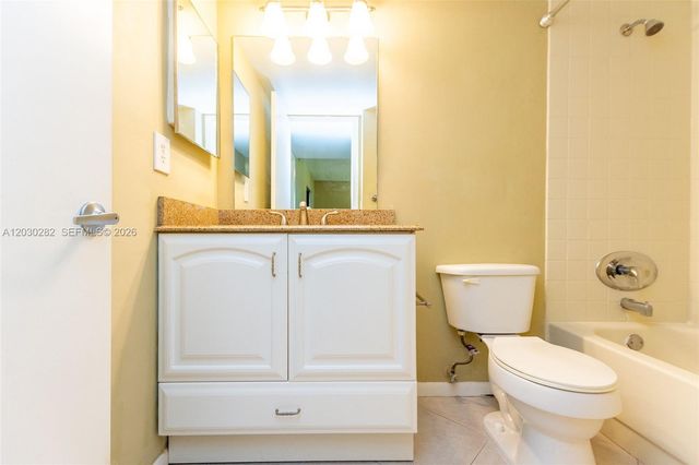 5721 Riverside Drive 202B5, Coral Springs, FL 33067