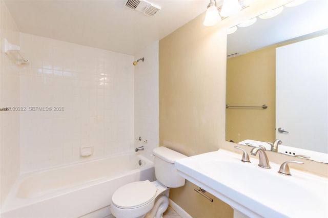 5721 Riverside Drive 202B5, Coral Springs, FL 33067