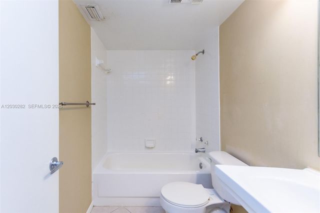 5721 Riverside Drive 202B5, Coral Springs, FL 33067