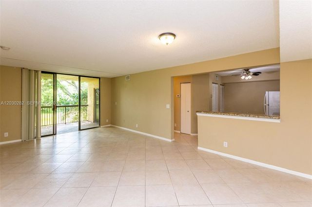 5721 Riverside Drive 202B5, Coral Springs, FL 33067
