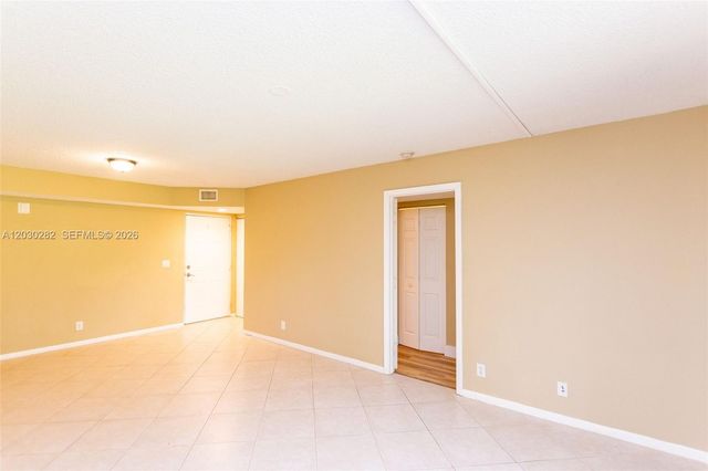 5721 Riverside Drive 202B5, Coral Springs, FL 33067