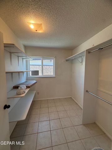 10025 Foothill Drive, El Paso, TX 79924