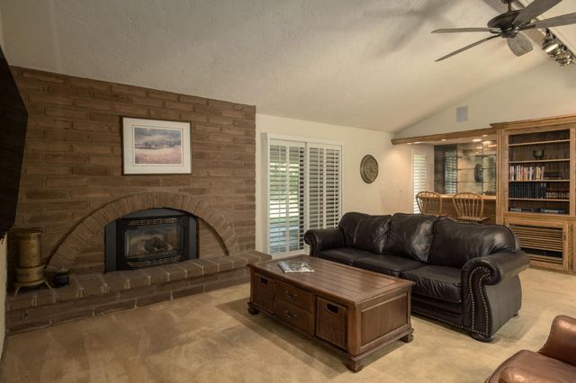 5367 N Briarwood Avenue, Fresno, CA 93711