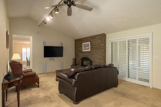 5367 N Briarwood Avenue, Fresno, CA 93711