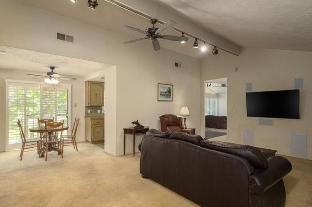 5367 N Briarwood Avenue, Fresno, CA 93711