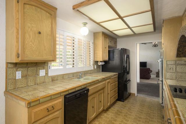 5367 N Briarwood Avenue, Fresno, CA 93711