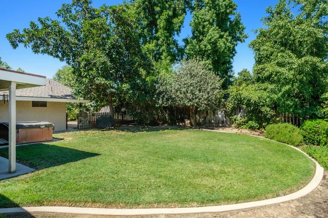 5367 N Briarwood Avenue, Fresno, CA 93711