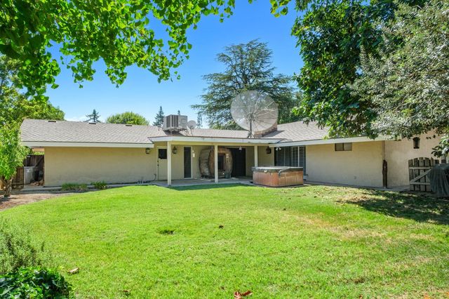 5367 N Briarwood Avenue, Fresno, CA 93711