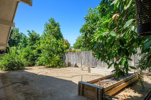 5367 N Briarwood Avenue, Fresno, CA 93711