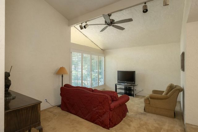 5367 N Briarwood Avenue, Fresno, CA 93711
