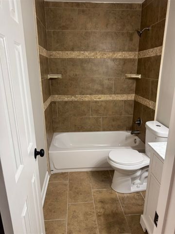 339 OAKLEIGH DR, Collierville, TN 38017