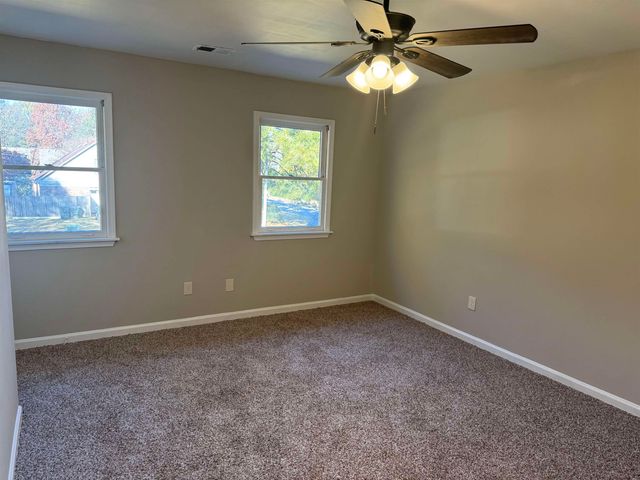 339 OAKLEIGH DR, Collierville, TN 38017