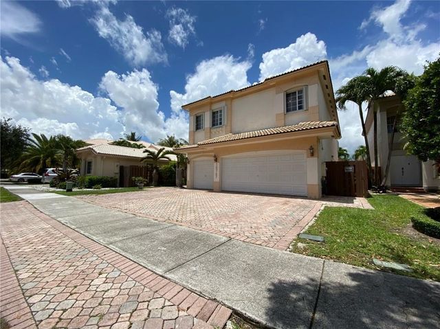 10747 NW 70th Terrace, Doral, FL 33178