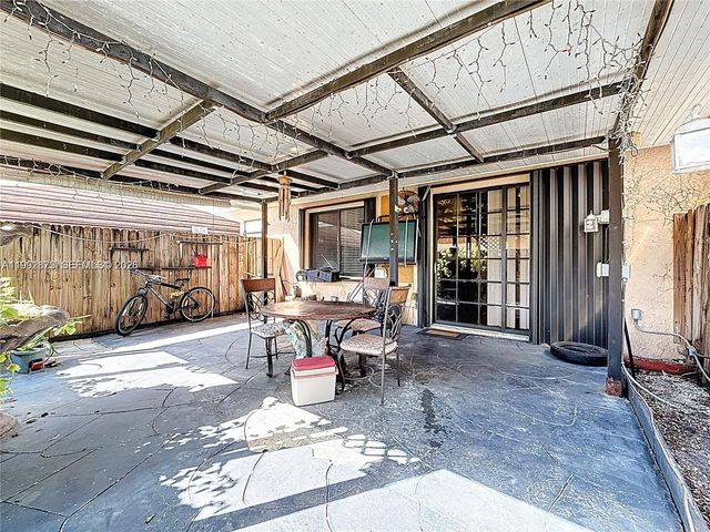 6722 NW 192nd Ln, Hialeah, FL 33015