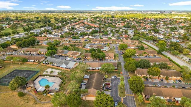 6722 NW 192nd Ln, Hialeah, FL 33015