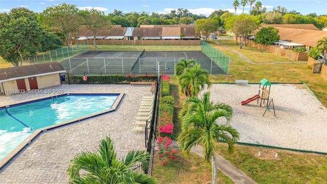 6722 NW 192nd Ln, Hialeah, FL 33015