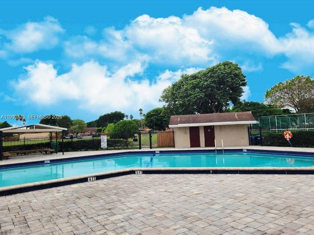 6722 NW 192nd Ln, Hialeah, FL 33015