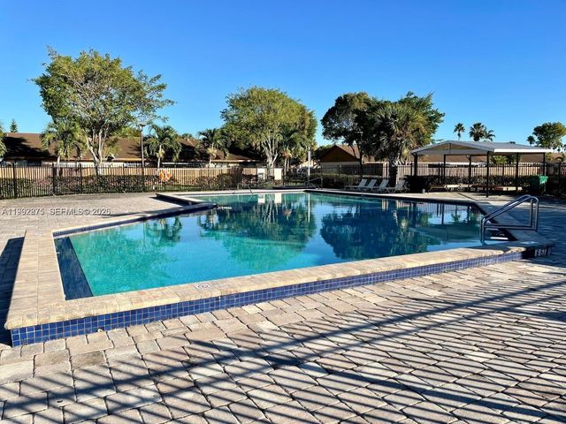 6722 NW 192nd Ln, Hialeah, FL 33015