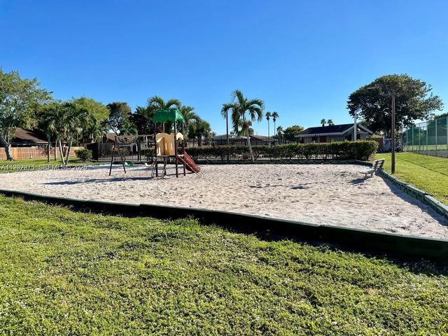 6722 NW 192nd Ln, Hialeah, FL 33015