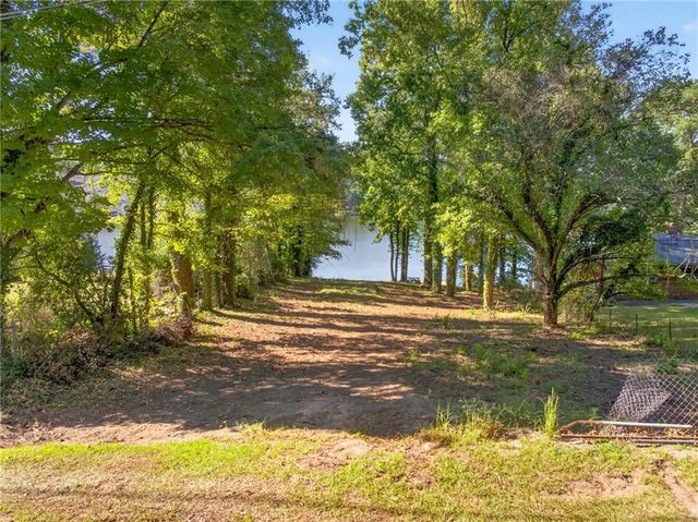2503 Lakeshore Drive NE, Conyers, GA 30012