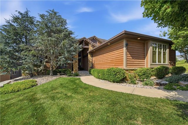 9162 COTTONWOOD CANYON Drive, Lenexa, KS 66219