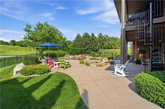 9162 COTTONWOOD CANYON Drive, Lenexa, KS 66219