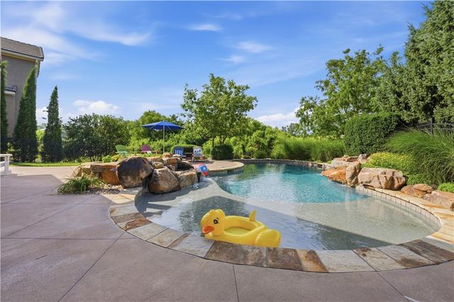 9162 COTTONWOOD CANYON Drive, Lenexa, KS 66219