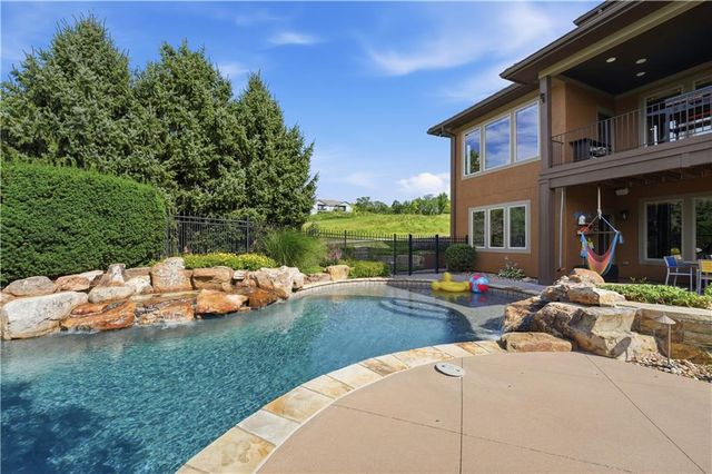 9162 COTTONWOOD CANYON Drive, Lenexa, KS 66219