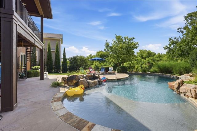 9162 COTTONWOOD CANYON Drive, Lenexa, KS 66219