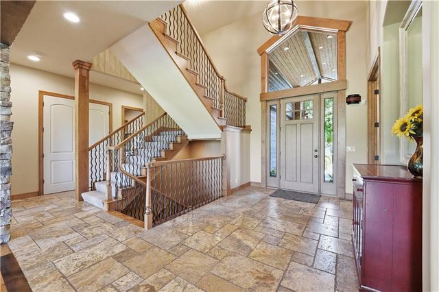 9162 COTTONWOOD CANYON Drive, Lenexa, KS 66219