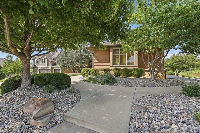 9162 COTTONWOOD CANYON Drive, Lenexa, KS 66219