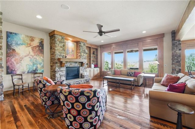 9162 COTTONWOOD CANYON Drive, Lenexa, KS 66219