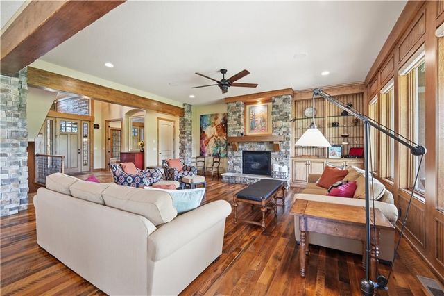 9162 COTTONWOOD CANYON Drive, Lenexa, KS 66219