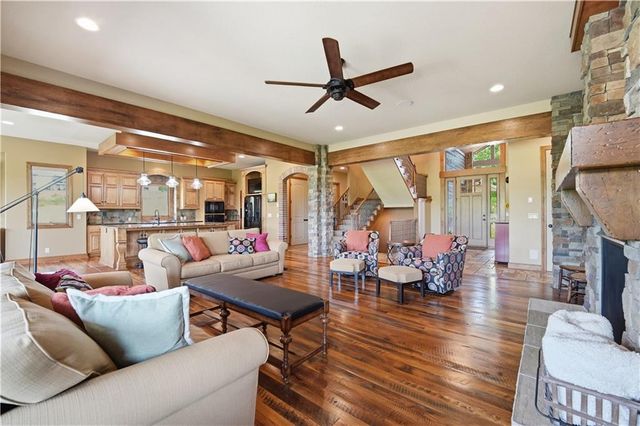 9162 COTTONWOOD CANYON Drive, Lenexa, KS 66219