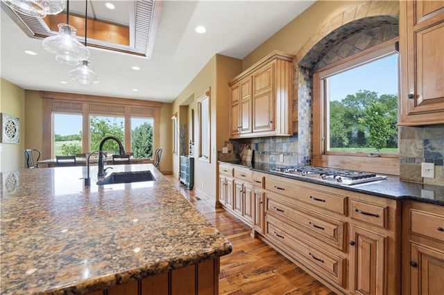 9162 COTTONWOOD CANYON Drive, Lenexa, KS 66219