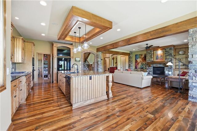 9162 COTTONWOOD CANYON Drive, Lenexa, KS 66219