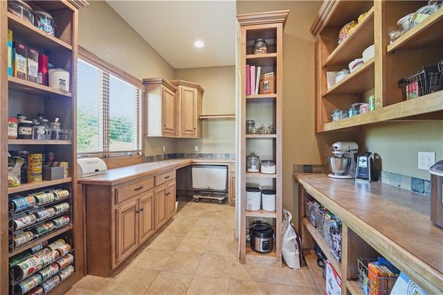 9162 COTTONWOOD CANYON Drive, Lenexa, KS 66219