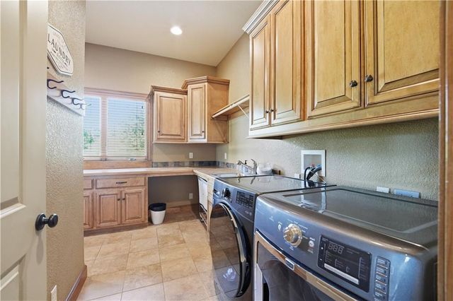 9162 COTTONWOOD CANYON Drive, Lenexa, KS 66219