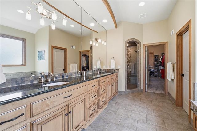 9162 COTTONWOOD CANYON Drive, Lenexa, KS 66219