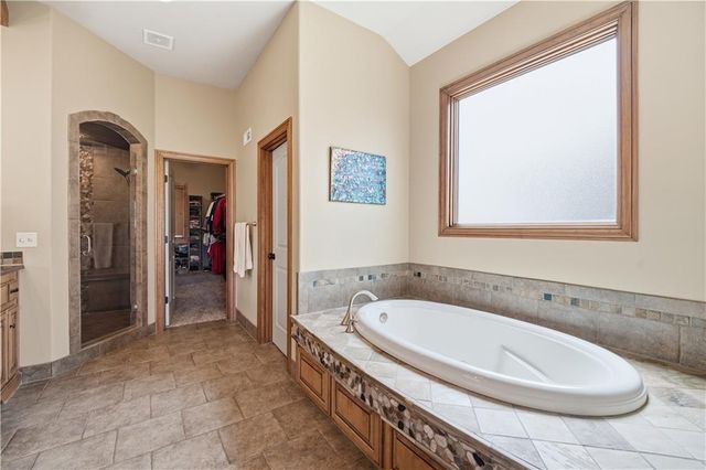 9162 COTTONWOOD CANYON Drive, Lenexa, KS 66219