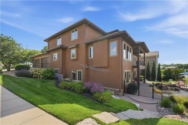 9162 COTTONWOOD CANYON Drive, Lenexa, KS 66219
