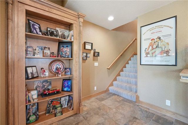 9162 COTTONWOOD CANYON Drive, Lenexa, KS 66219