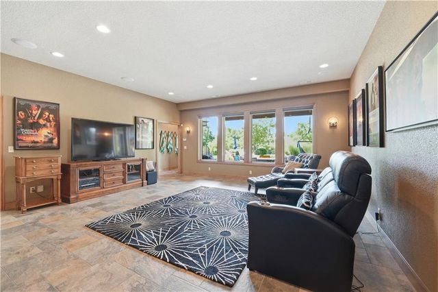 9162 COTTONWOOD CANYON Drive, Lenexa, KS 66219
