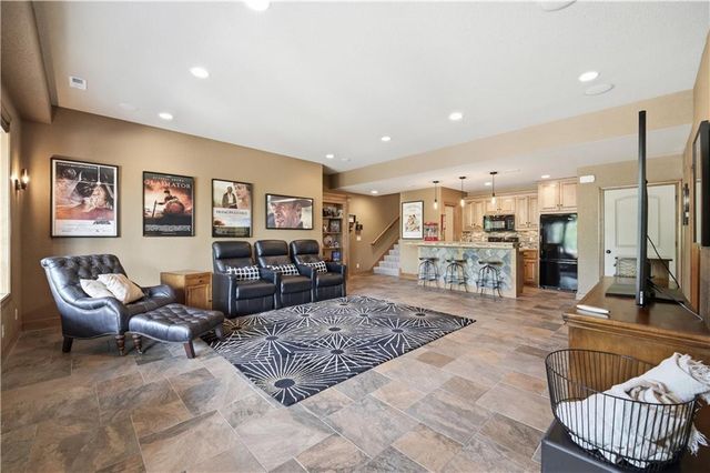 9162 COTTONWOOD CANYON Drive, Lenexa, KS 66219