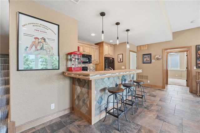 9162 COTTONWOOD CANYON Drive, Lenexa, KS 66219
